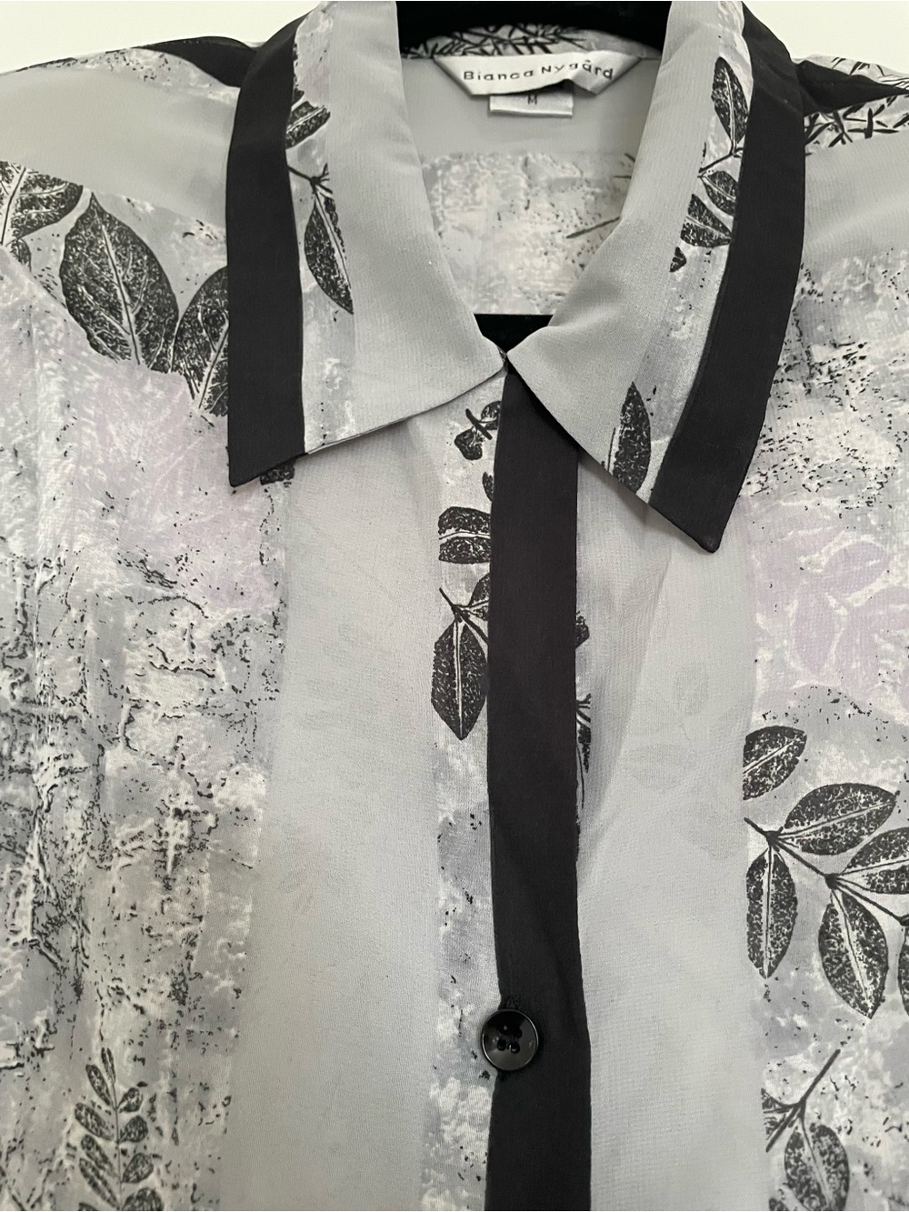 Bianca Nygård Gray Blouse with Black Botanical Print - Picture 4 of 11